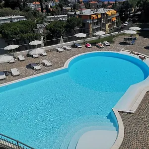 κάντε κράτηση εδώ